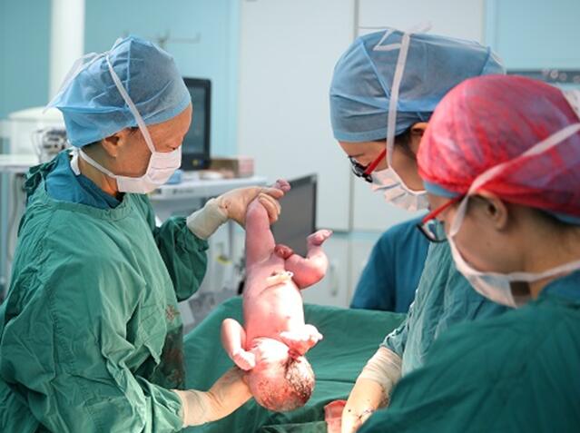 干细胞技术破解卵巢早衰难题，健康宝宝在南京鼓楼医院诞生！