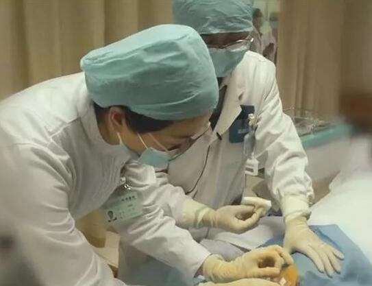 同济医院启动干细胞治疗半月板损伤研究项目